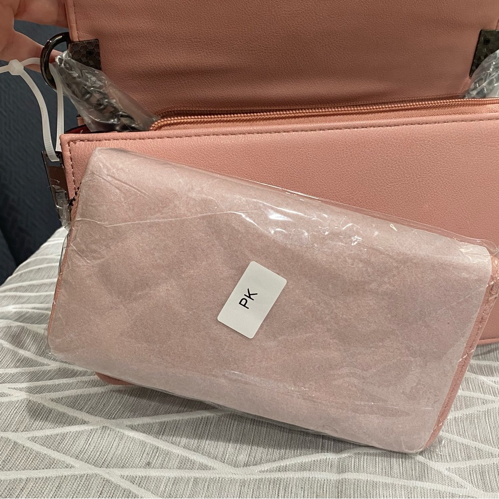 Fashion leather blush bag ad and wallet. - Picture 5 of 7